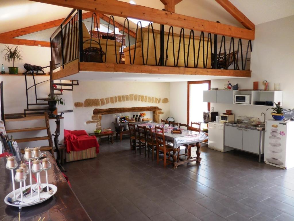 Maison D'Hotes Des 2 Chenes Bessenay Exteriör bild